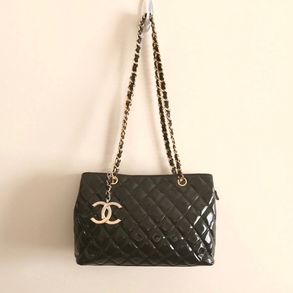 CHANEL Vintage Black Patent Leather Zipper Tote - Picture 6 of 7